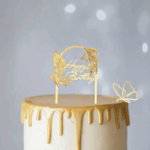 Topper tort auriu „La mulți ani” – Elegant & Festiv